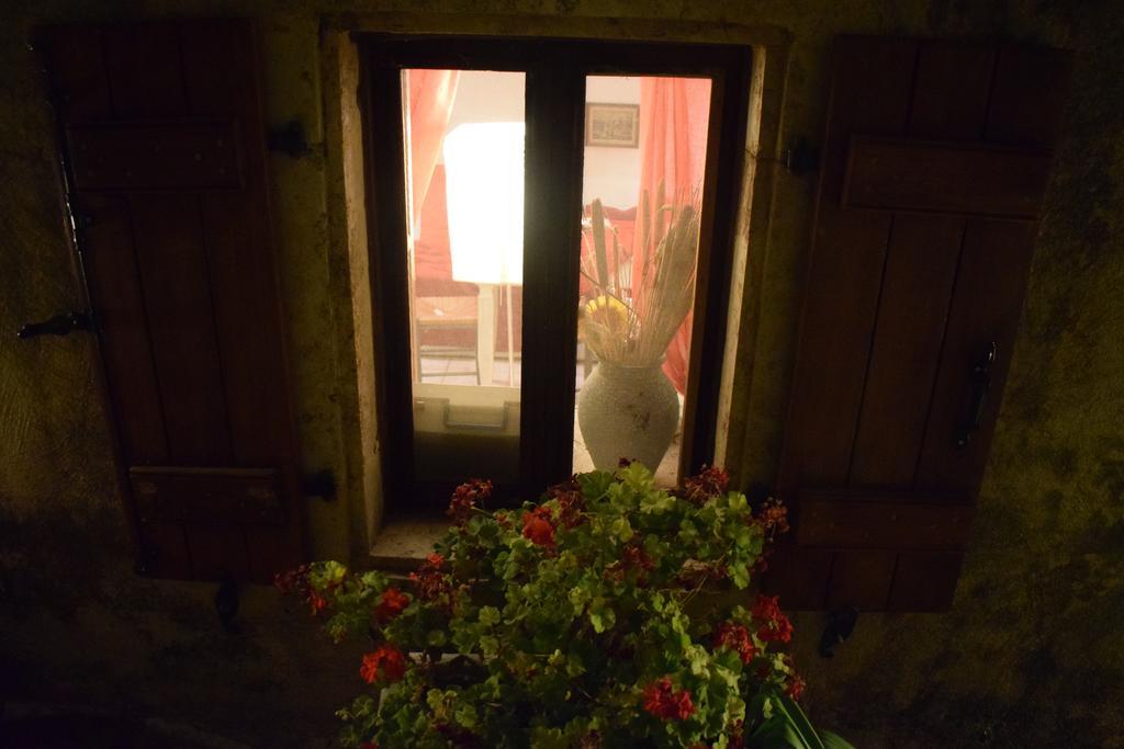Porfyrousa Traditional Hotel Milopotamos  外观 照片