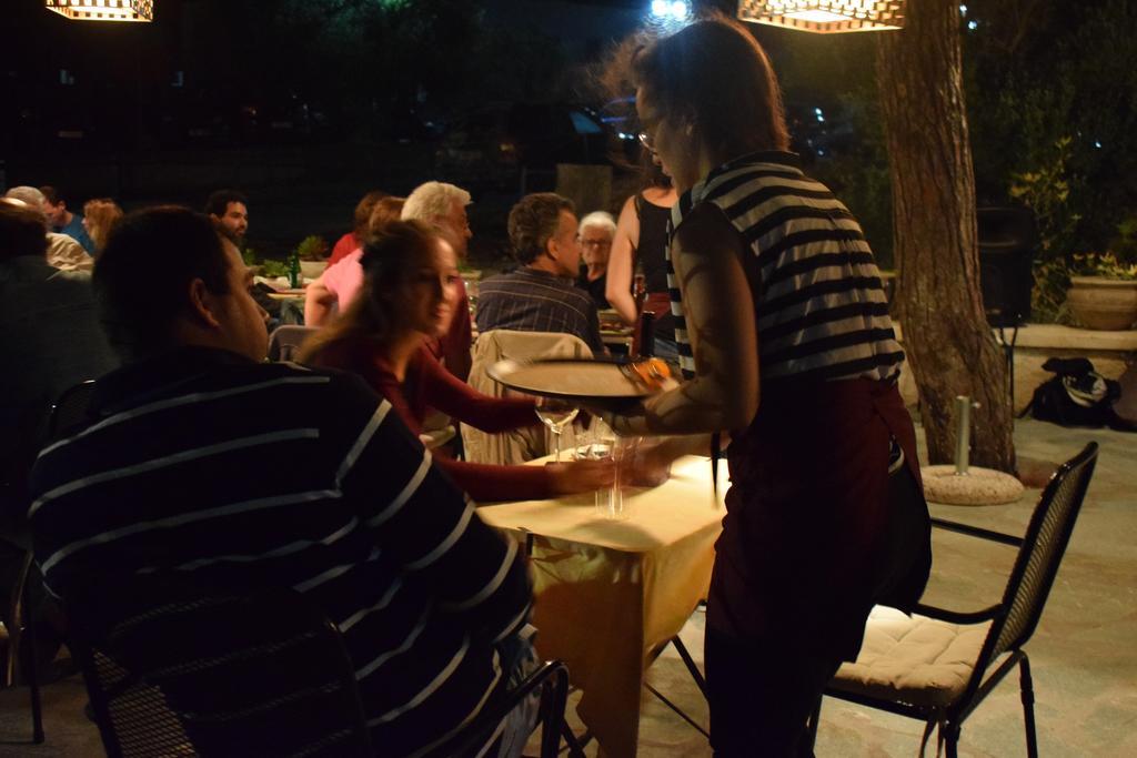 Porfyrousa Traditional Hotel Milopotamos  外观 照片