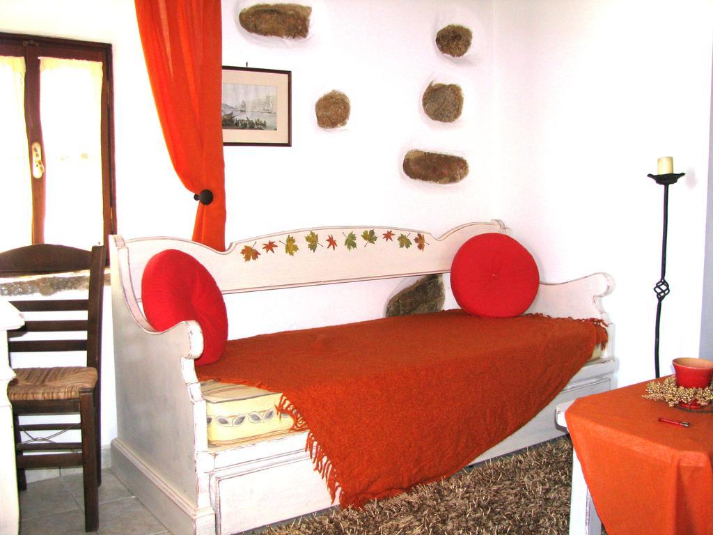 Porfyrousa Traditional Hotel Milopotamos  外观 照片