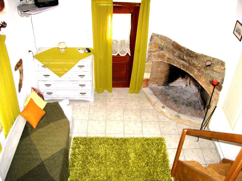 Porfyrousa Traditional Hotel Milopotamos  外观 照片